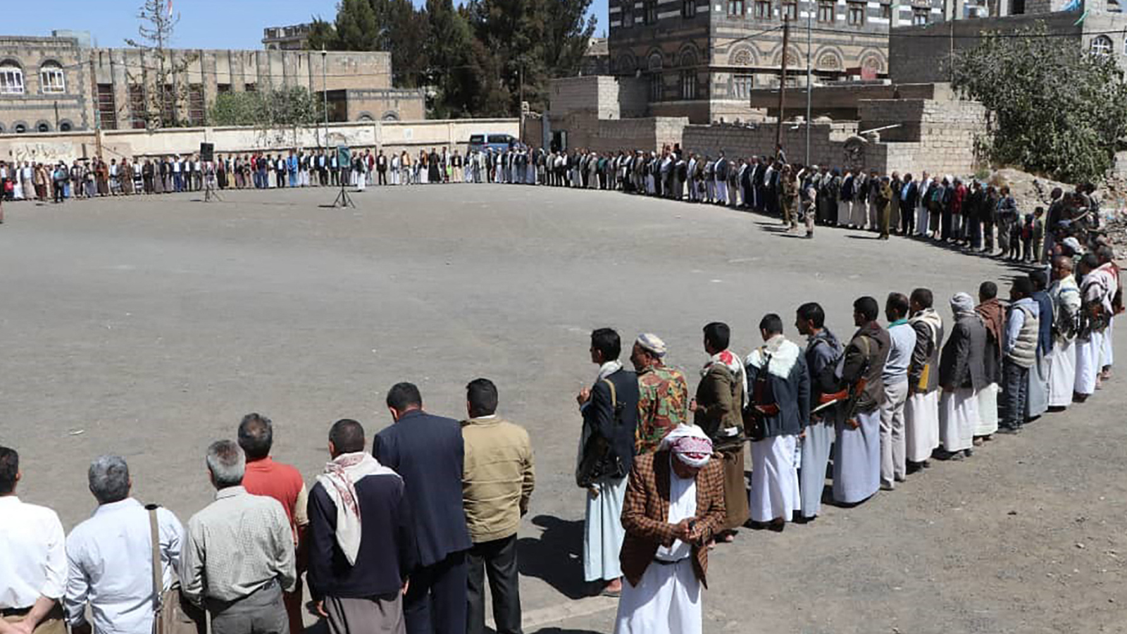 محكمة حوثية تقضي بإعدام ناشط يمني "رميًا بالحجارة"