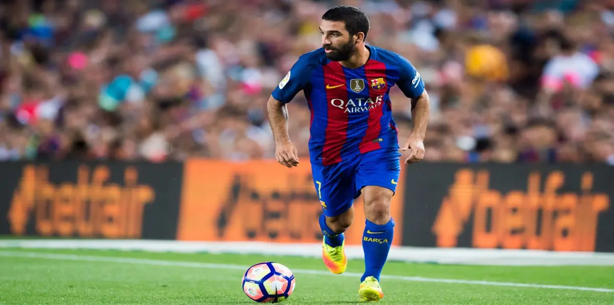 نادي برشلونة يتخلص من 6 لاعبين.. تعرف عليهم