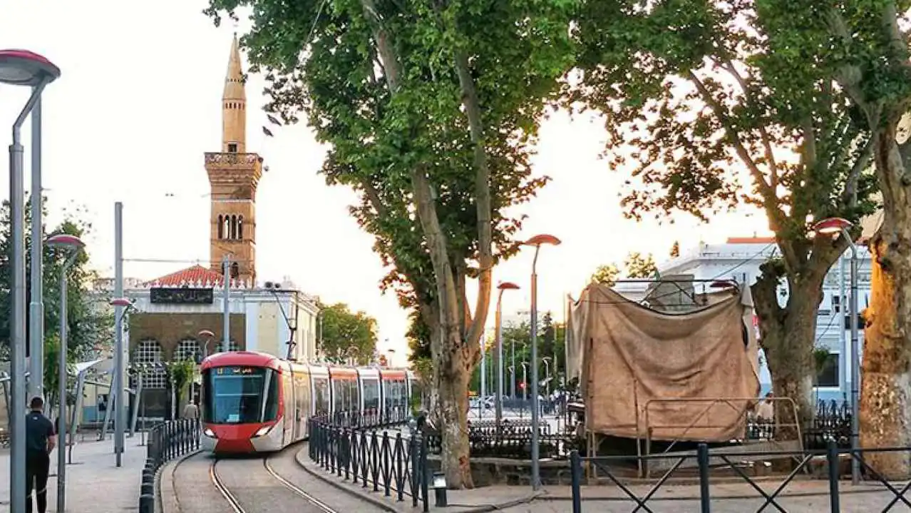 اعتداء متكرر على تمثال "عين الفوارة" يشعل الجزائر (فيديو)