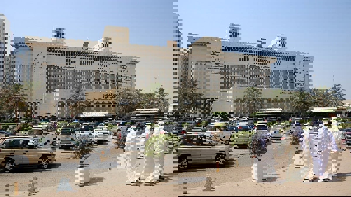 الكويت.. سجن ابن مطرب شهير سنتين لاعتدائه على رجل أمن