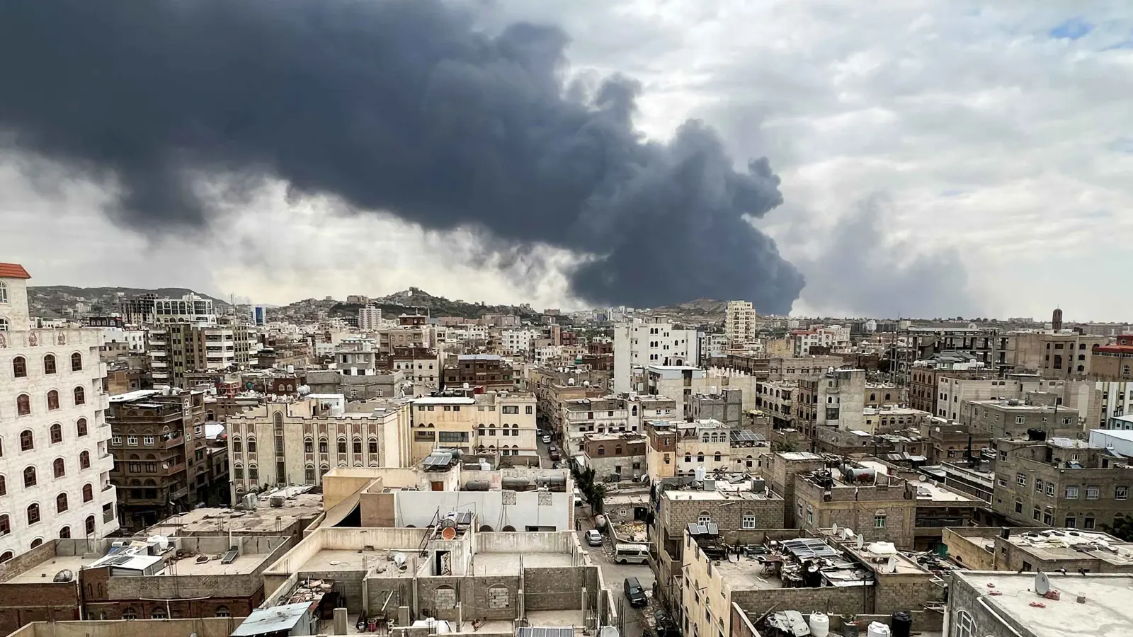 لماذا خرج حزب الله من "جبهة الإسناد" وبقي الحوثي؟