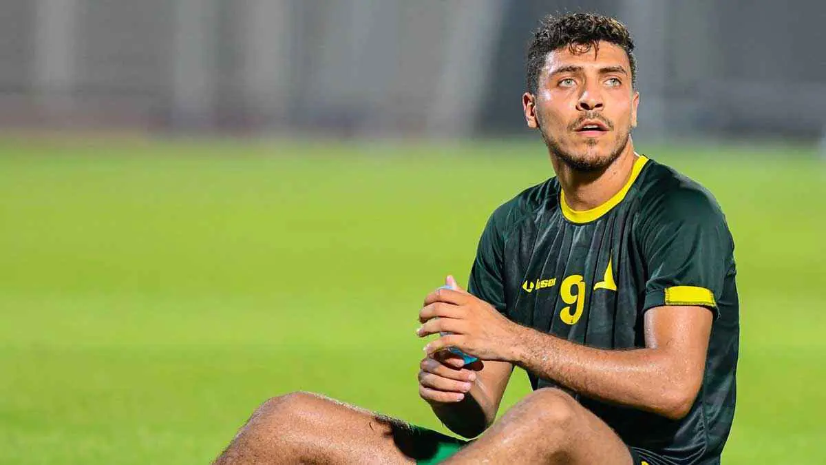 مهاجم مصري يفجر صراعا بين الأهلي والزمالك وبيراميدز