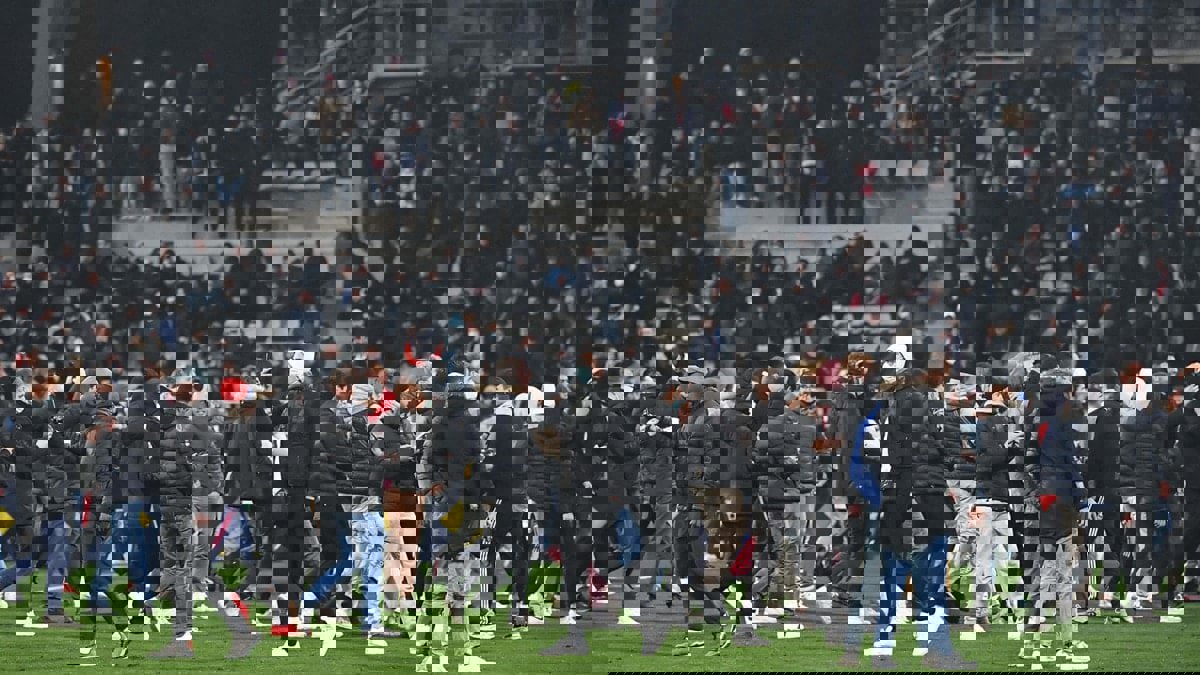 استبعاد ليون وباريس إف.سي من كأس فرنسا بسبب الشغب