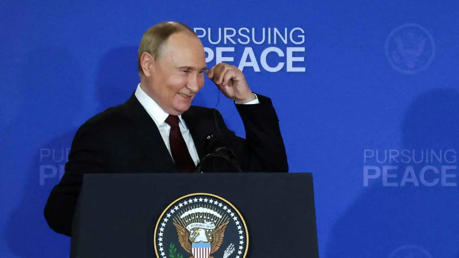 سلاح العقوبات في اختبار موسكو.. كيف نجت روسيا من الحصار المالي الغربي؟