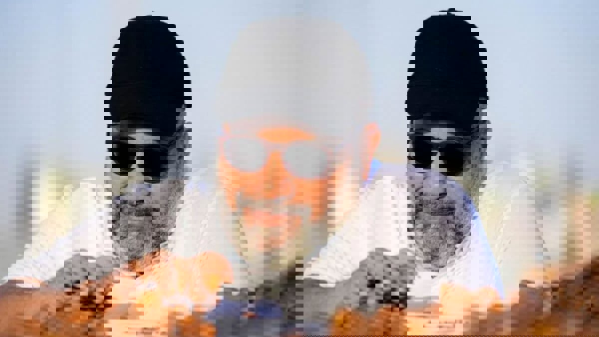 الفنان بيومي فؤاد يعتذر للسعوديين عن الإعلان المثير للجدل