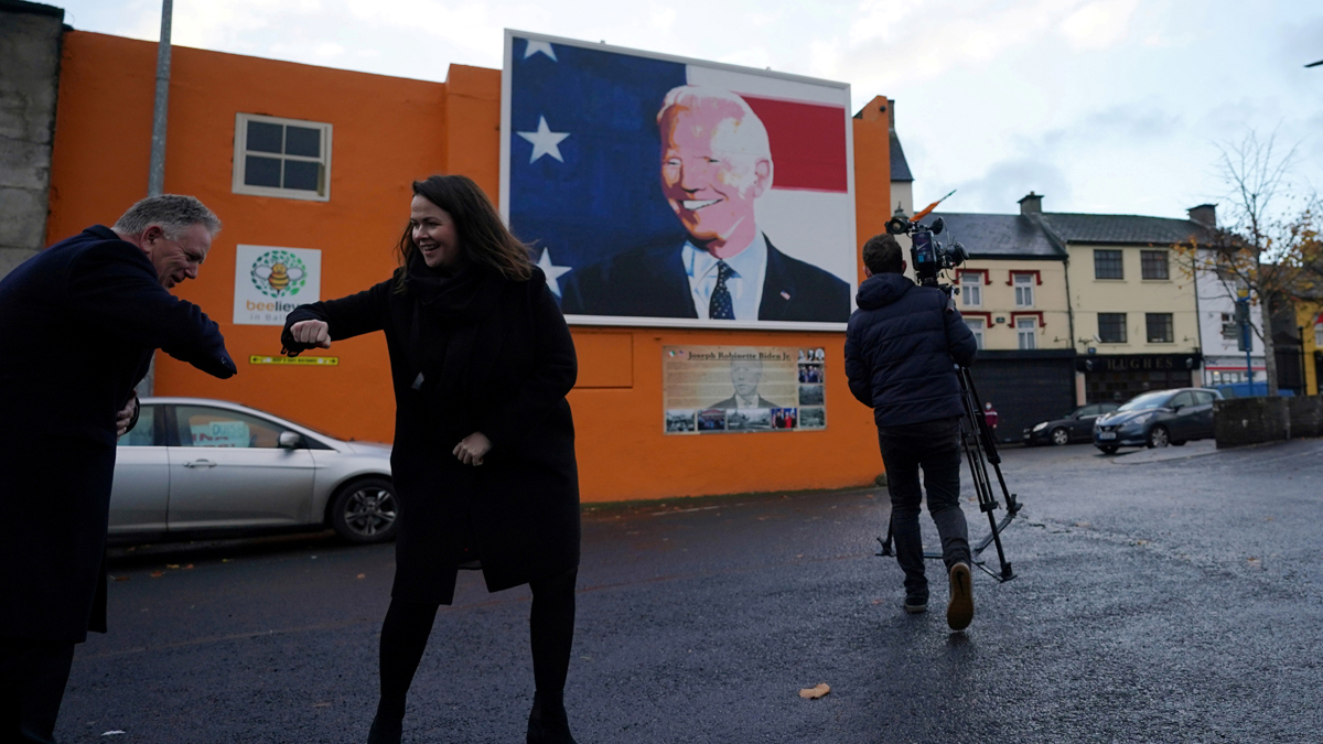 احتفال مسقط رأس جدود بايدن في أيرلندا بفوزه (صور)