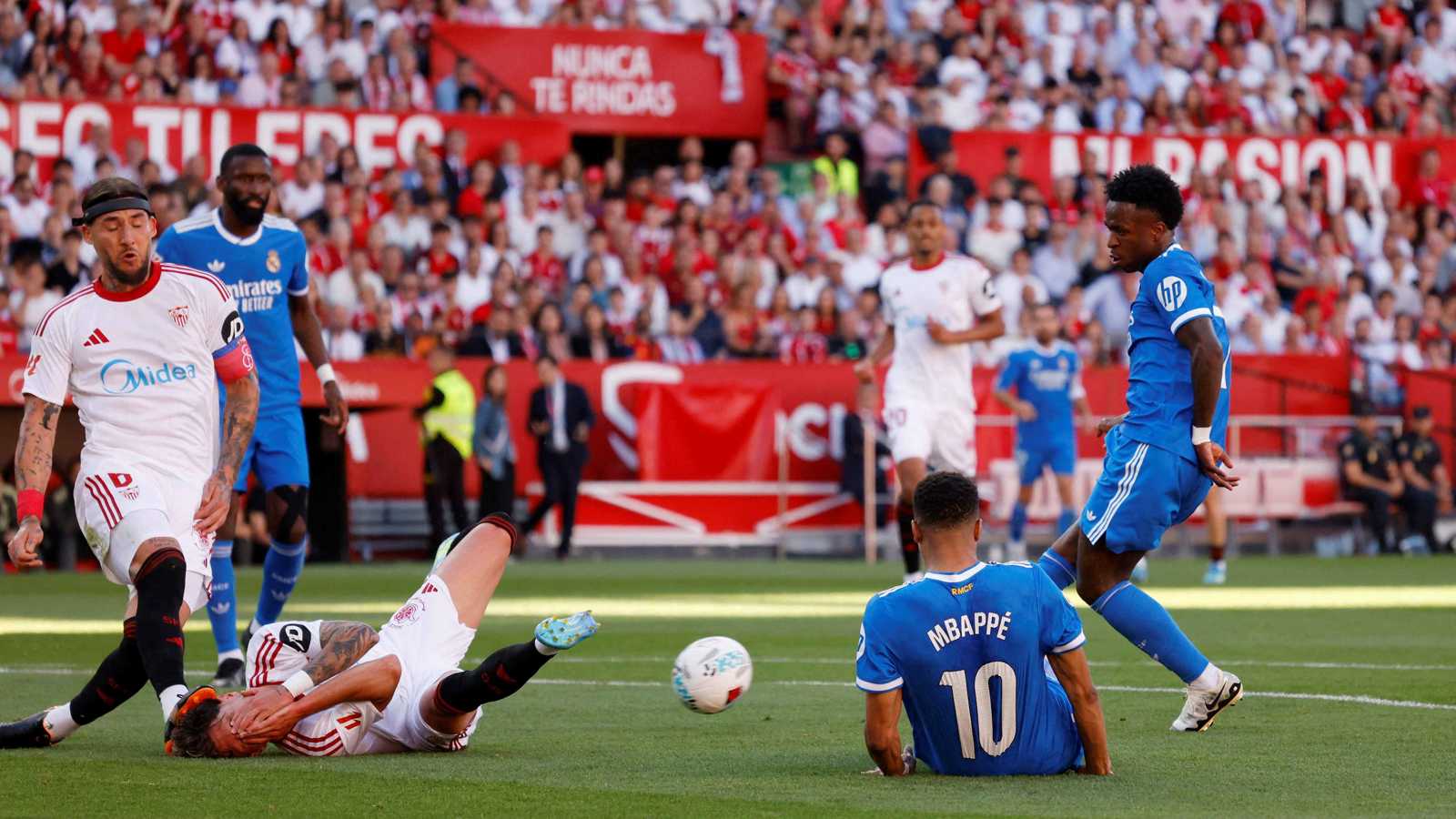 ليس فينيسيوس جونيور.. أكثر لاعب أبهر جمهور ريال مدريد أمام إشبيلية 