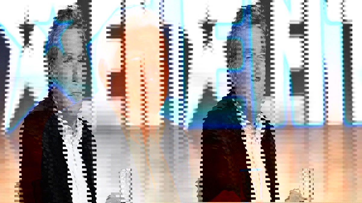 علي جابر يخضع لعملية جراحية خطيرة في دبي (صور)