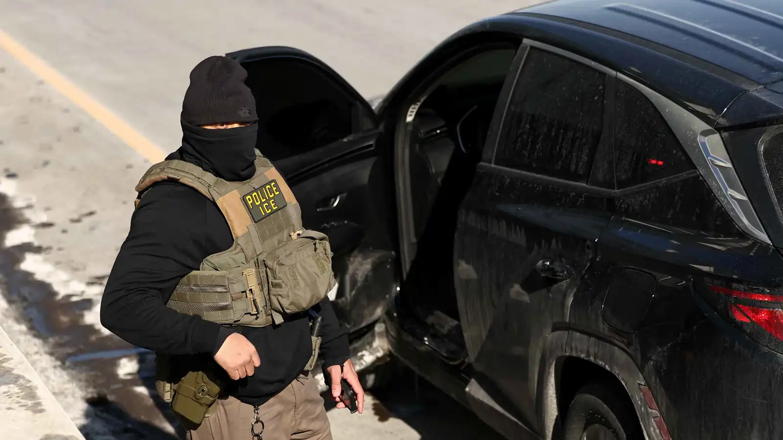 موفد ترامب في مينيابوليس يعلن سحب 700 من شرطة الهجرة فوراً