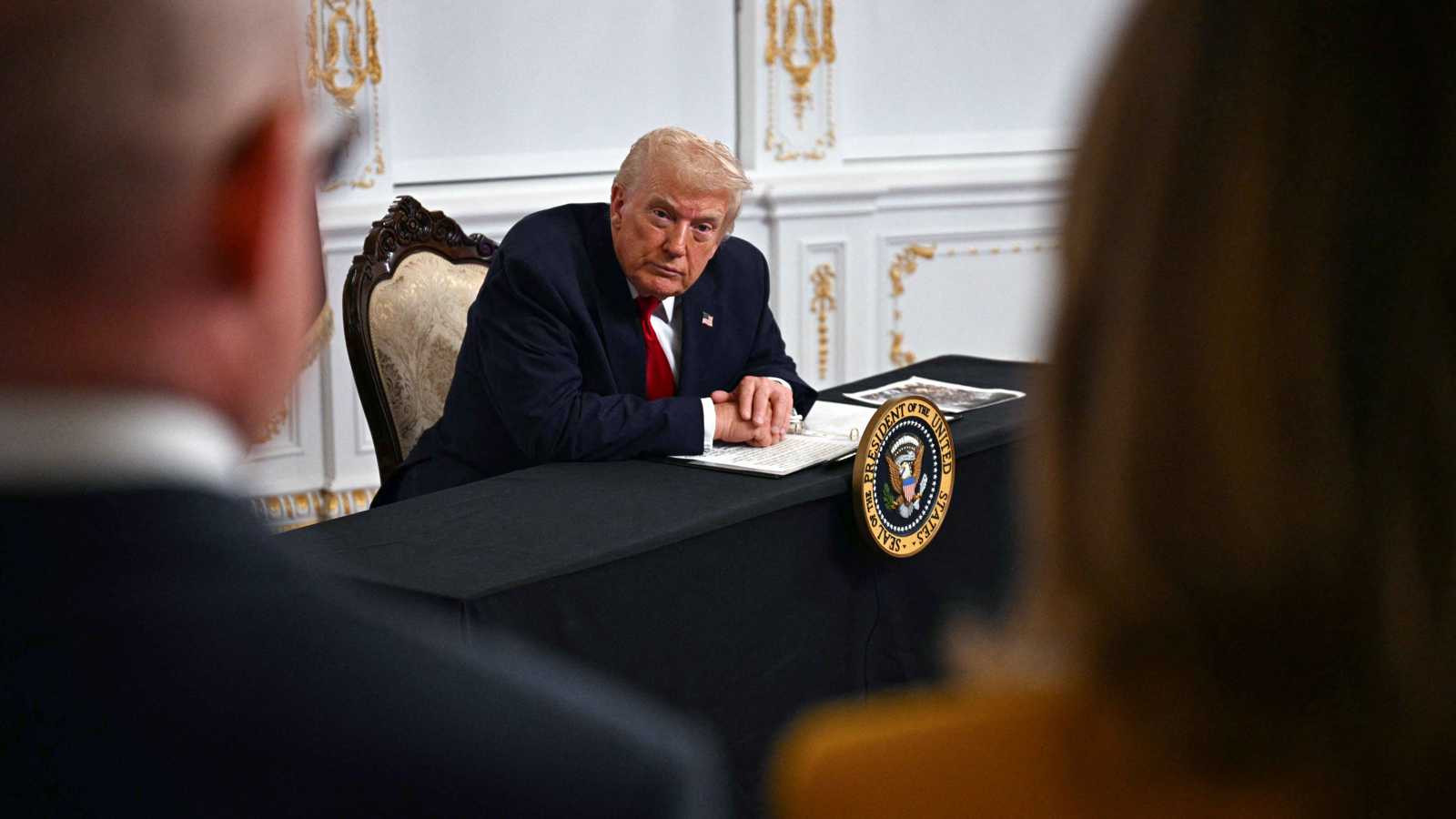 عشية اجتماعه بفريقه الأمني.. ترامب في مواجهة الكونغرس بسبب عمليته في فنزويلا