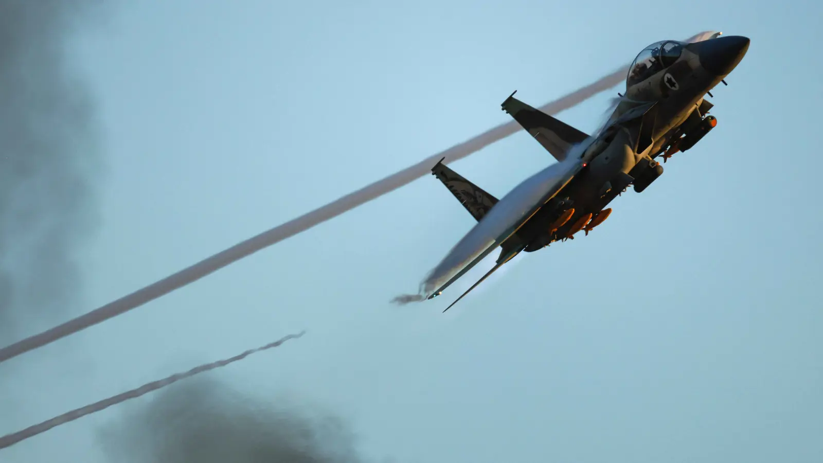 رغم الهدنة.. 4 أسباب دفعت إسرائيل لنقل المعركة مع "حزب الله" إلى سوريا