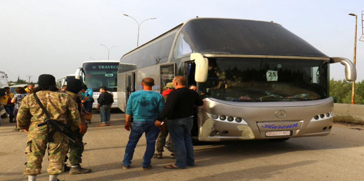 خروج دفعة جديدة من حي “الوعر” المحاصر من النظام السوري إلى ادلب‎