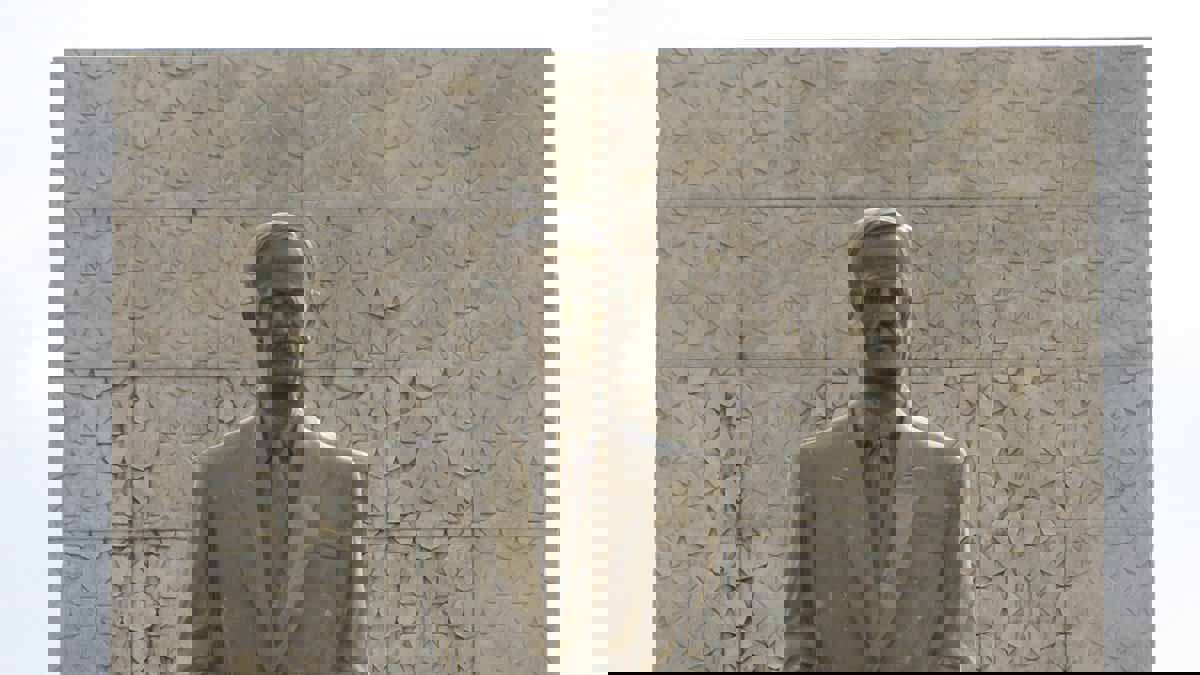 لماذا يتمسك النظام السوري باستعادة التماثيل التي دمرتها الحرب؟