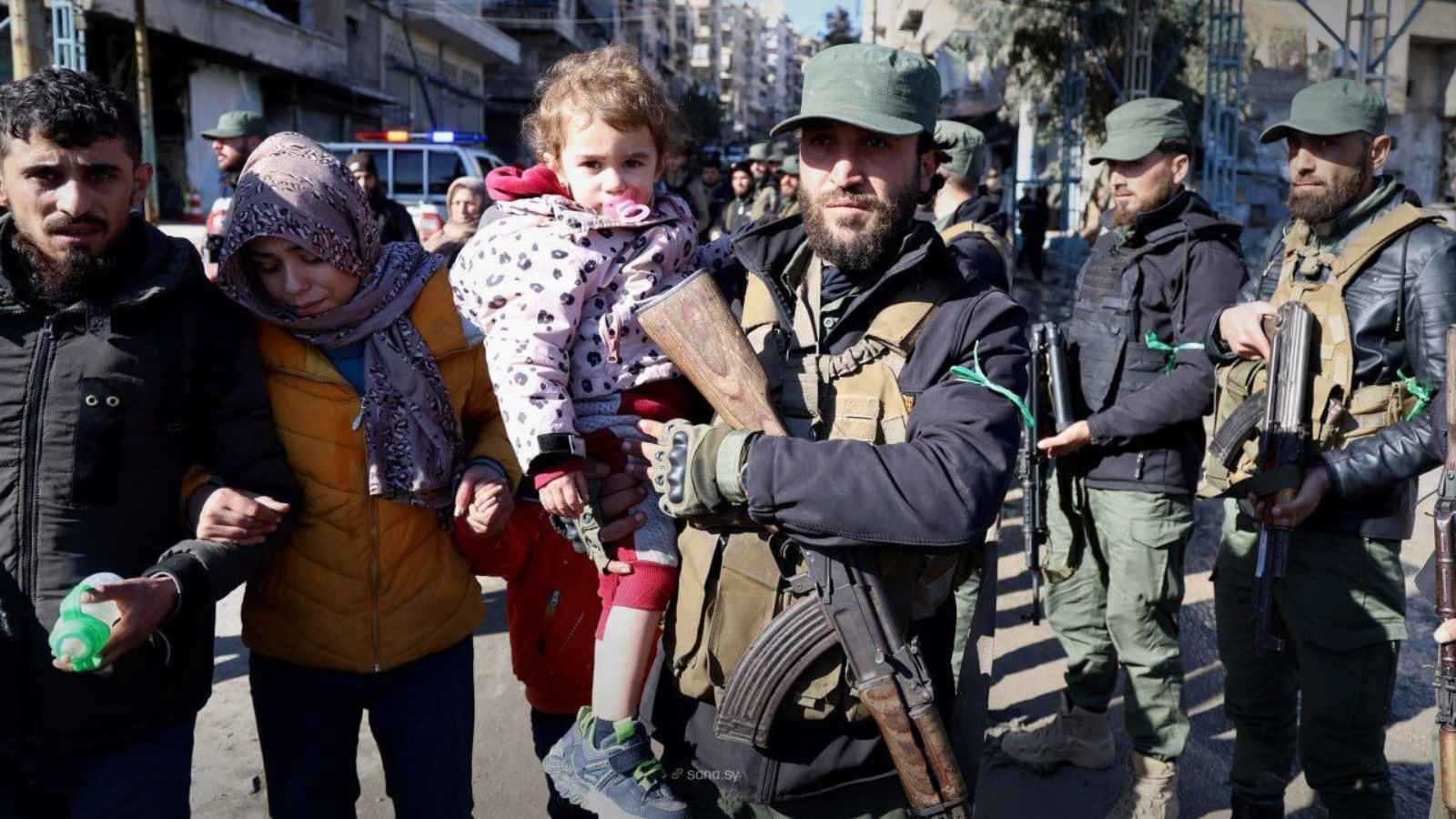 مصدر أمني سوري يكشف حقيقة خروج حافلات تُقل مقاتلي "قسد" من حلب