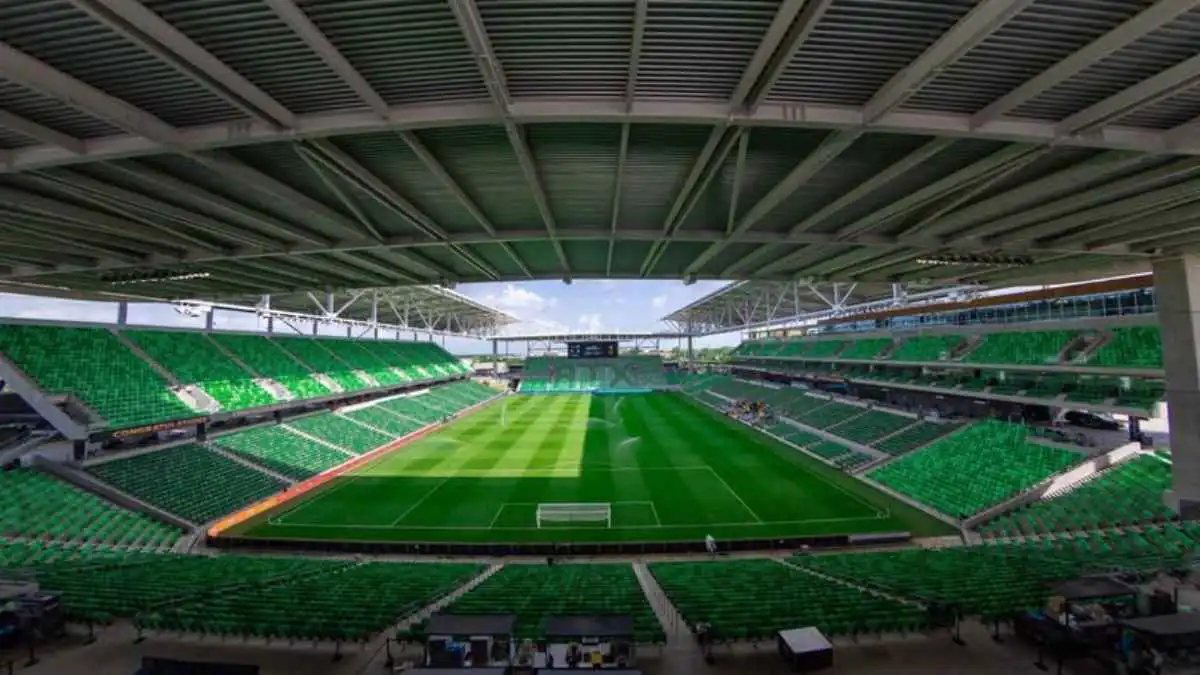 سقط من المدرجات.. مصرع مشجع تركي خلال مباراة كرة قدم (فيديو)