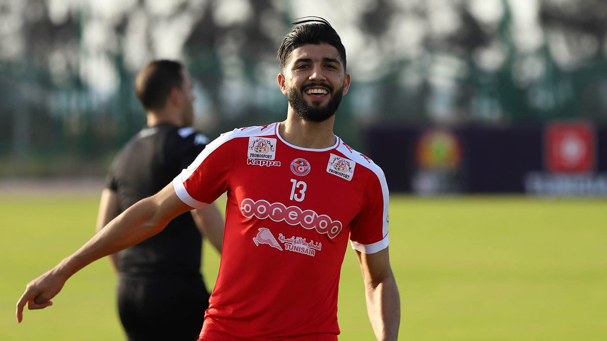 منتخب تونس يحظى بدعم جماهيري كبير في السويس بفضل فرجاني ساسي لاعب الزمالك