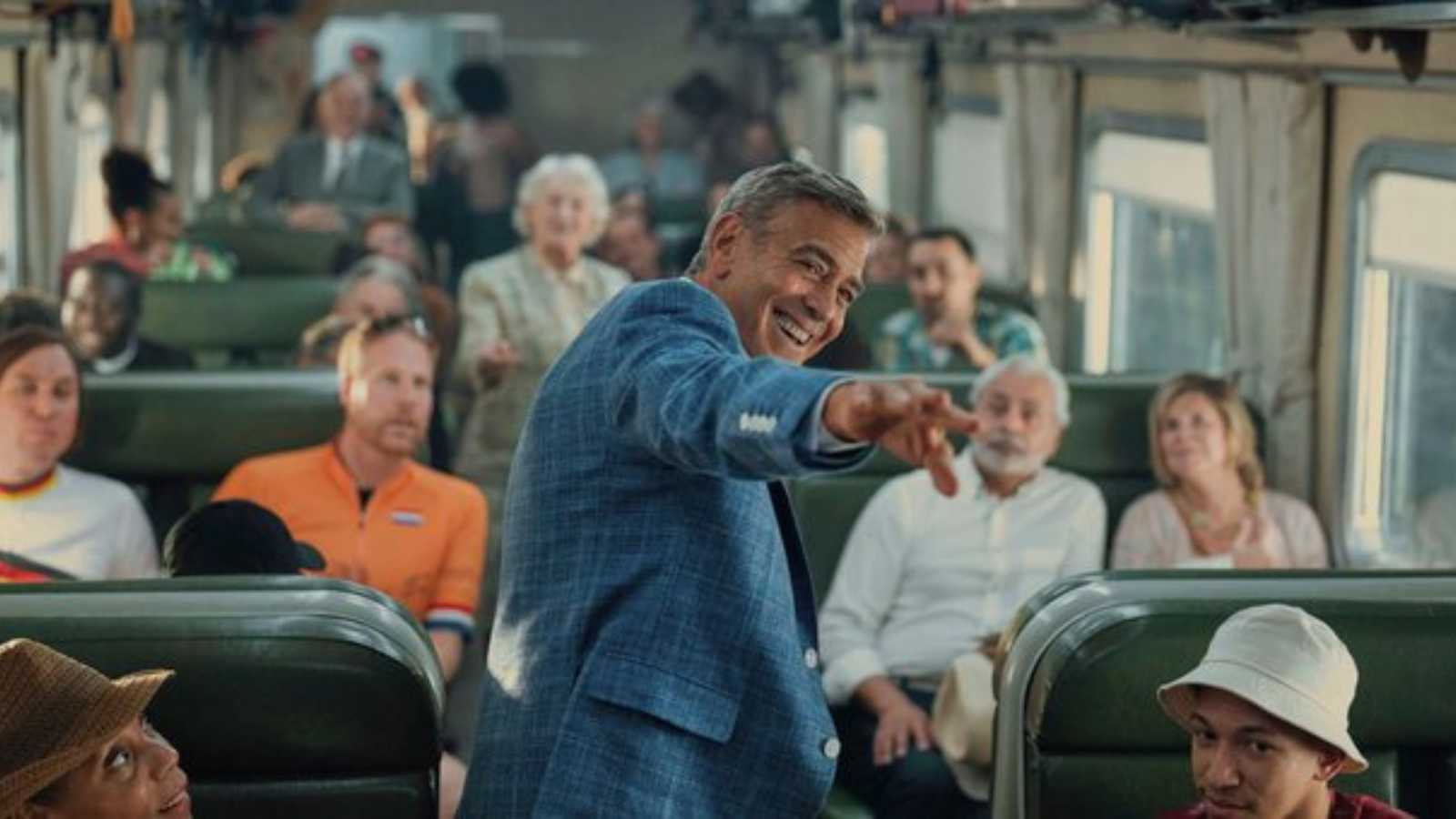 جورج كلوني يؤكد حرصه على البيئة عبر السفر بالقطار