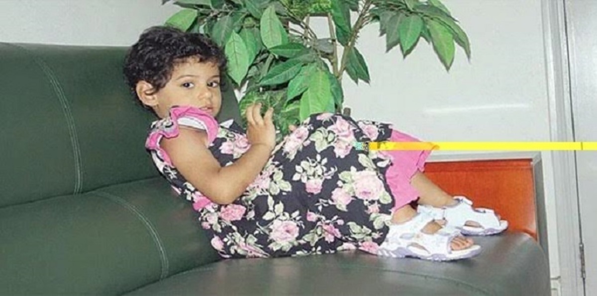 طفلة مجهولة الهوية تشعل مواقع التواصل الاجتماعي في عُمان