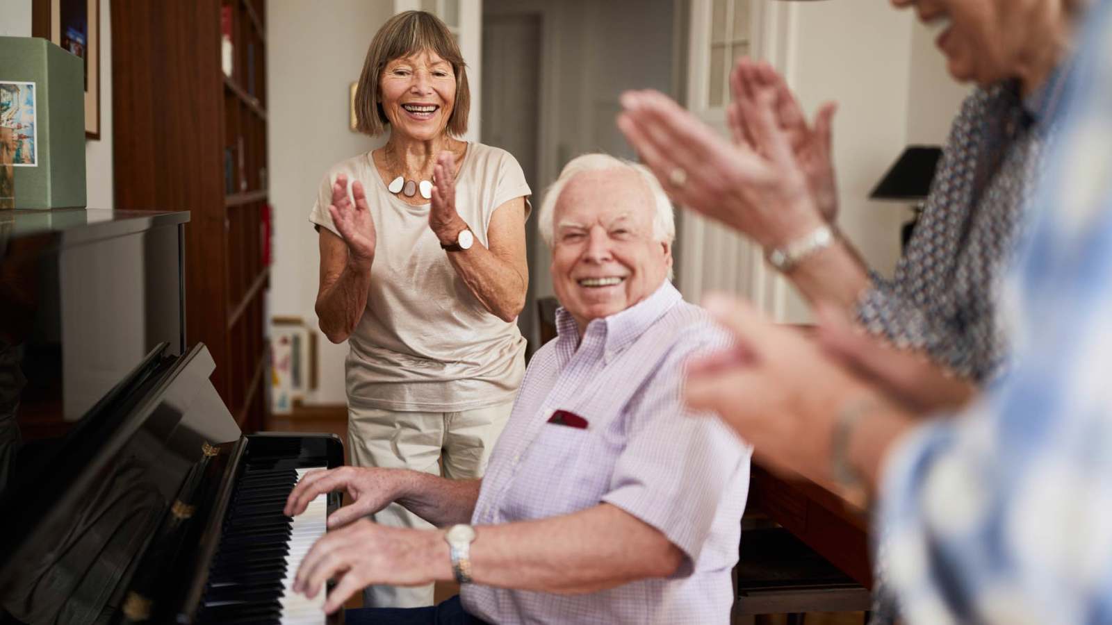 كيف تبعد كبار السن عن العزلة؟