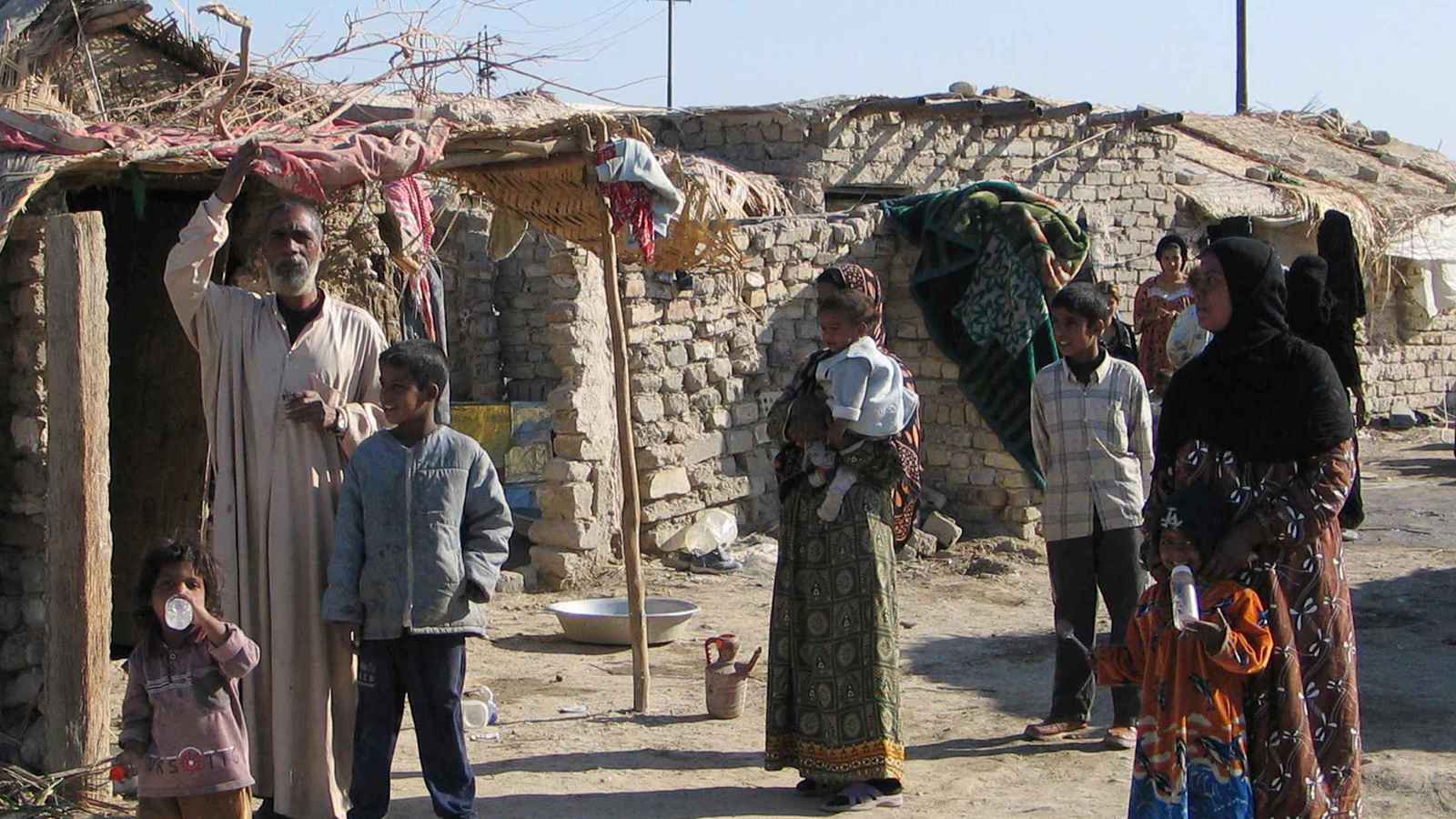 استجاب الصدر للمناشدة.. غجر العراق يطمحون لـ"مكانة اجتماعية" (صور)