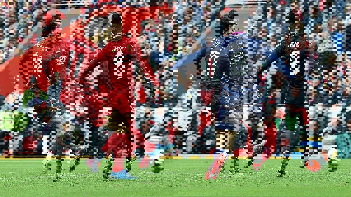 إنجلترا.. رابطة اللاعبين المحترفين تطالب بحماية رواتب لاعبي الدوري الإنجليزي