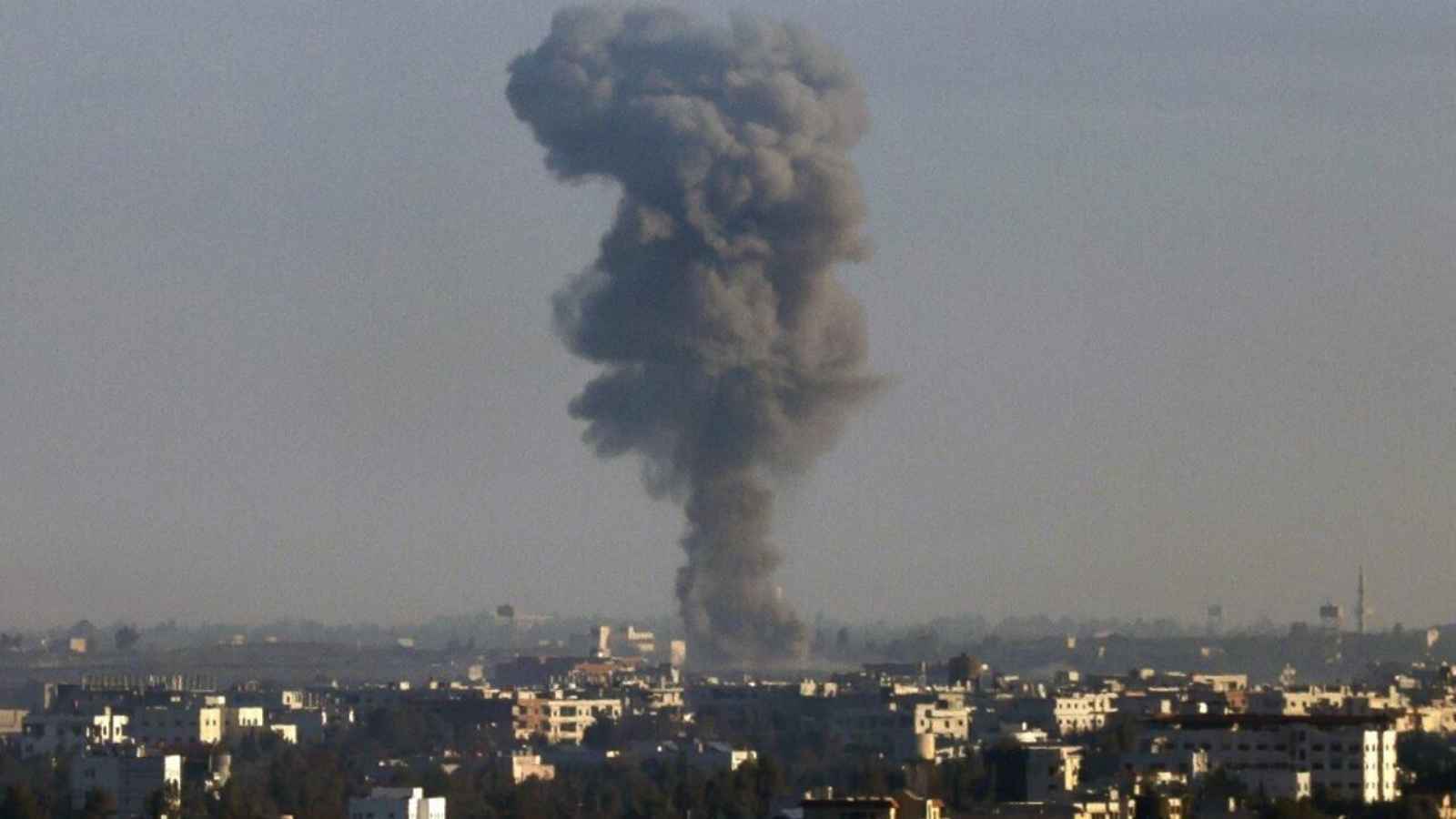 المرصد: إسرائيل تدمر ترسانة السلاح السوري بشكل ممنهج