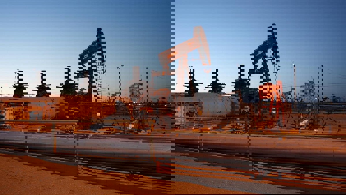 تراجع أسعار النفط بفعل مخاوف عدم تعافي الطلب على المخزونات الأمريكية