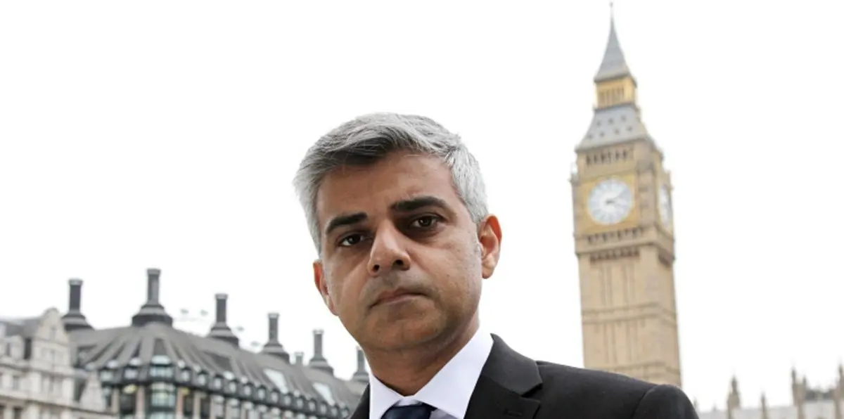 صادق خان أول مسلم يرأس بلدية لندن بعد حملة انتخابية مريرة