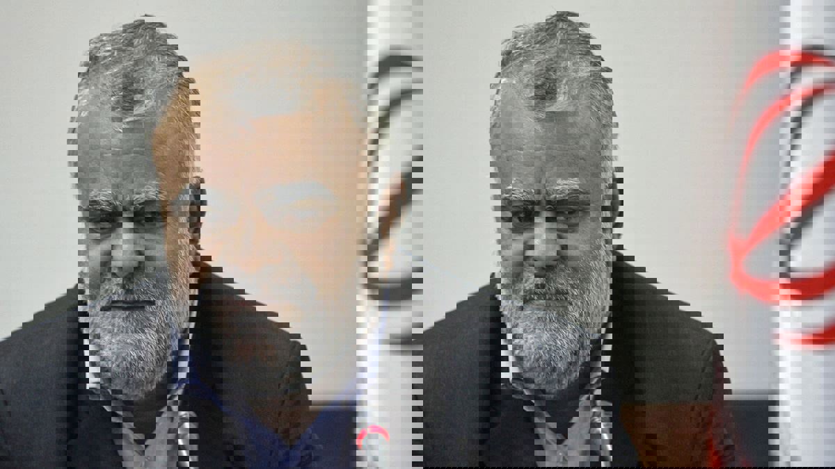 صور مسربة لوزير إيراني مع امرأة غير محجبة