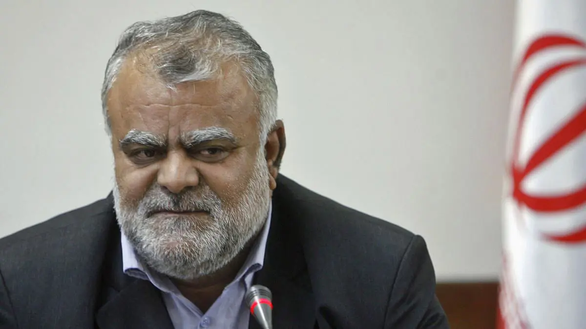 صور مسربة لوزير إيراني مع امرأة غير محجبة