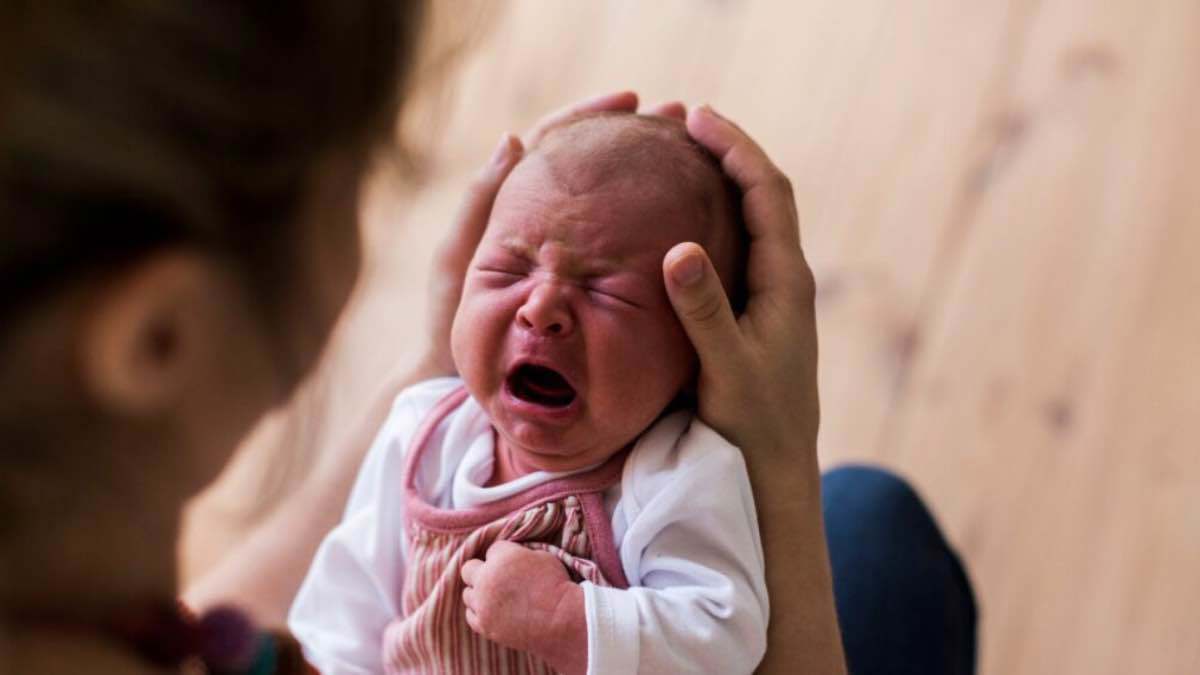 ما هو "البكاء الأرجواني" عند الأطفال؟