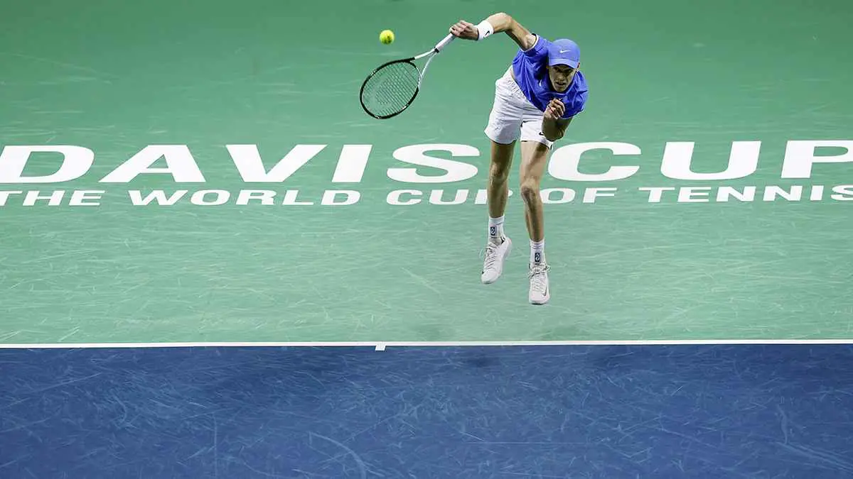 قلق بين لاعبي التنس بعد تورط سينر وشيانتيك في قضيتي منشطات