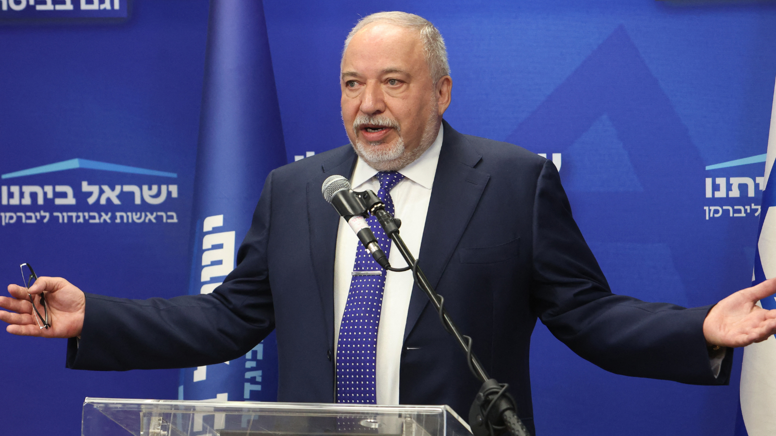 5 بنود.. ليبرمان يحث على توقيع "وثيقة التزام" تمهيدا للإطاحة بنتنياهو