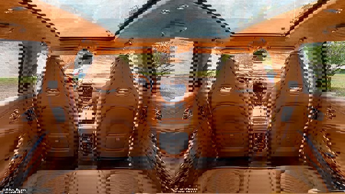 مصممة بمشورة النساء.. "أستون مارتن" تكشف عن أول سيارة دفع رباعي (فيديو )