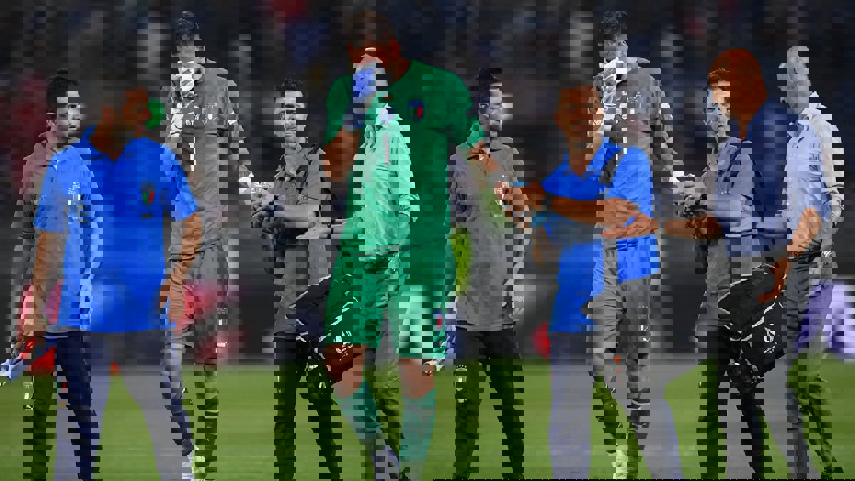 دوناروما يبكي بعد إصابته في مباراة إيطاليا ضد ألمانيا بدوري الأمم الأوروبية