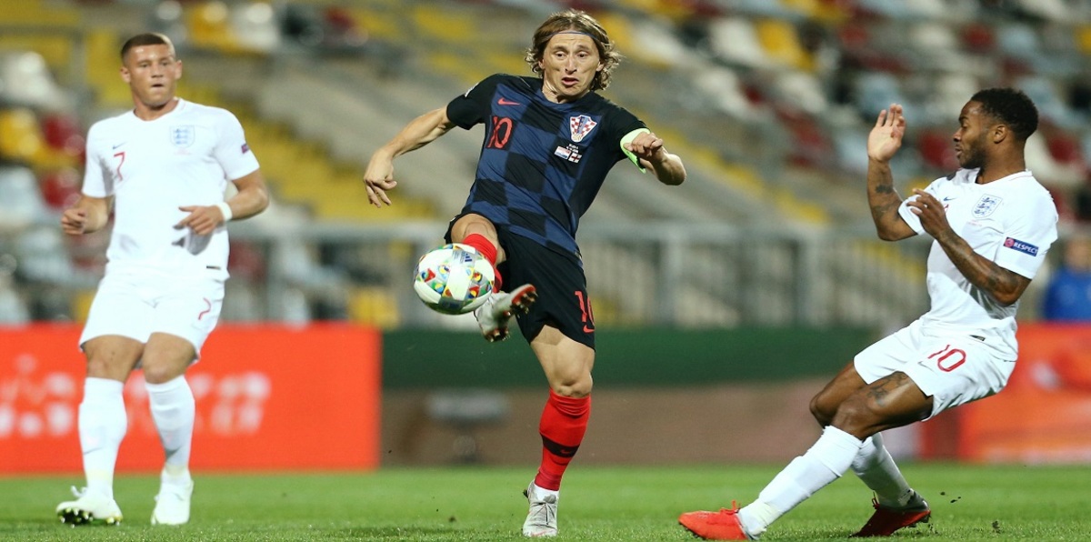 فلورنتينو بيريز رئيس ريال مدريد يشترط ضم مبابي أو نيمار لبيع مودريتش