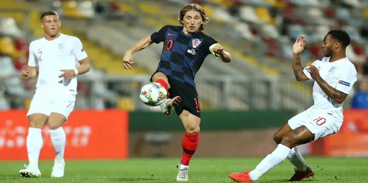 فلورنتينو بيريز رئيس ريال مدريد يشترط ضم مبابي أو نيمار لبيع مودريتش