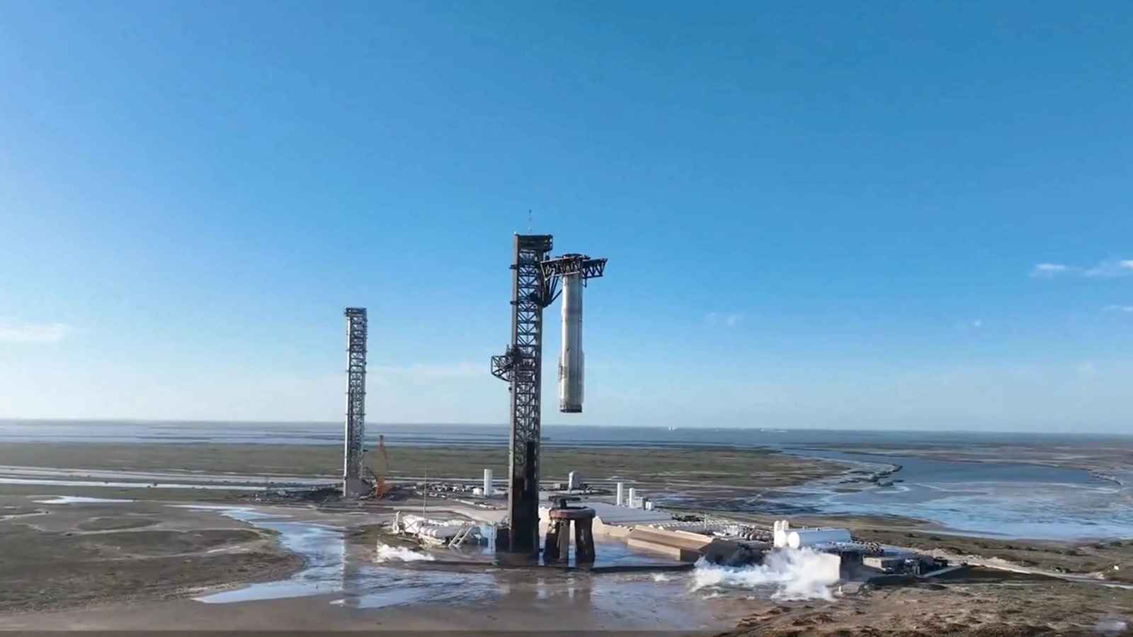 تعليق رحلات صاروخ "ستارشيب" بعد انفجار طبقته الثانية (فيديو)