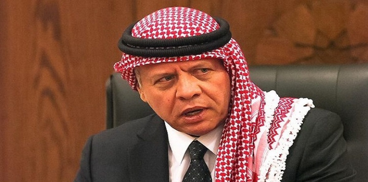 بالصور.. العاهل الأردني يعزي عائلة ناهض حتّر