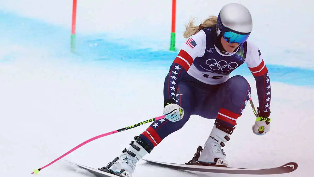 حادث قوي لمتزلجة أمريكية خلال منافسات الألعاب الأولمبية الشتوية (فيديو)
