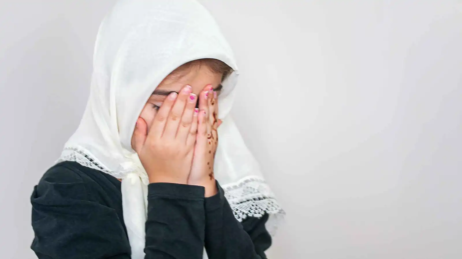 أفغانستان.. اعتقال فتاة تنكرت بزي صبي لإعالة أسرتها (صورة)