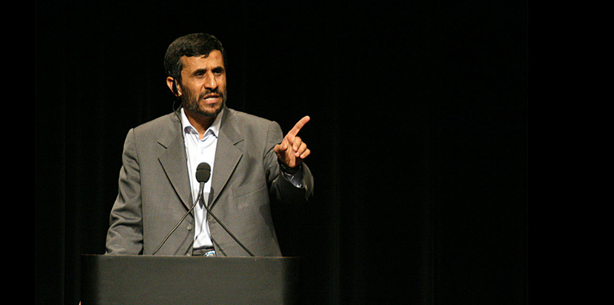 أحمدي نجاد يتهم القضاء الإيراني بالتورط في انتحار المعتقلين