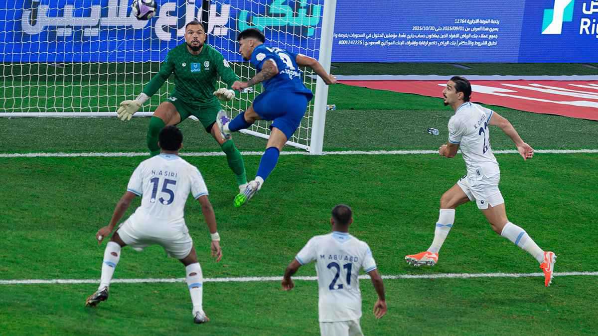 ملخص وأهداف ونتيجة مباراة الهلال ضد الأخدود في الدوري السعودي