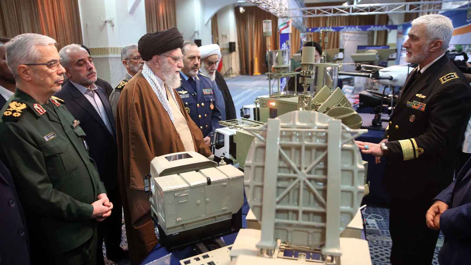 "ديمقراطية الإنترنت".. ترامب يستحضر الحرب الباردة لتقويض النظام الإيراني