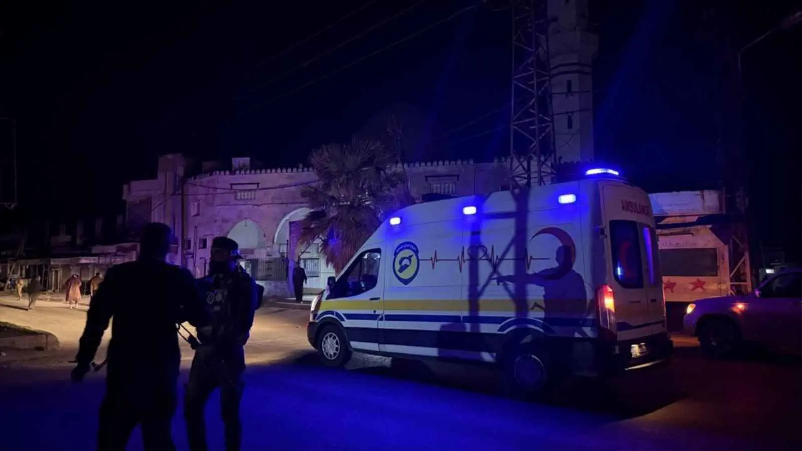 قتلى وإصابات في هجوم مسلح على مصلين بقرية سورية (فيديو)