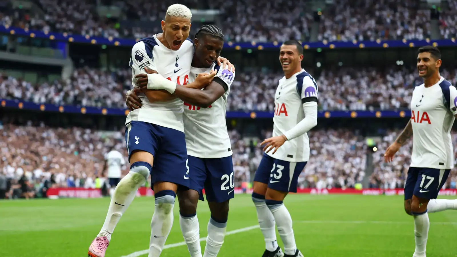 نجم توتنهام يحرز هدفا خرافيا في مباراة بيرنلي بالدوري الإنجليزي (فيديو)