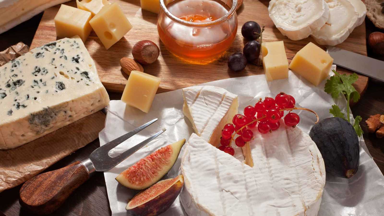 بعيداً عن الشعور بالذنب.. كيف تختار قطعة الجبن المثالية؟