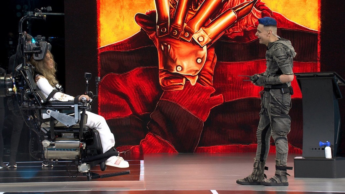 رامز جلال يعلق على سقوط المصور أثناء مقلب منة عرفة في برنامج "رامز مجنون رسمي"