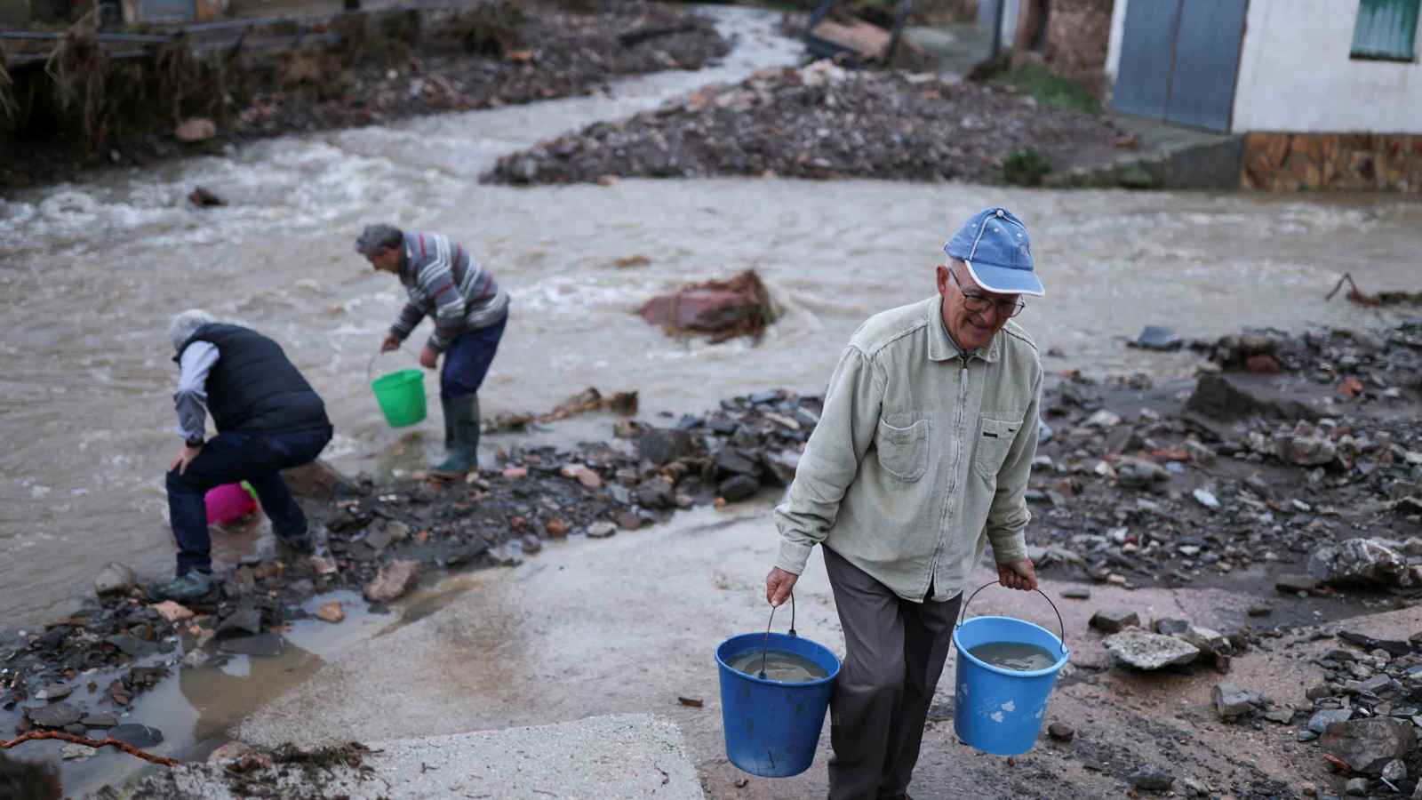 "سيول فالنسيا".. أكبر عملية إنقاذ مع بلوغ الوفيات 211 (فيديو)