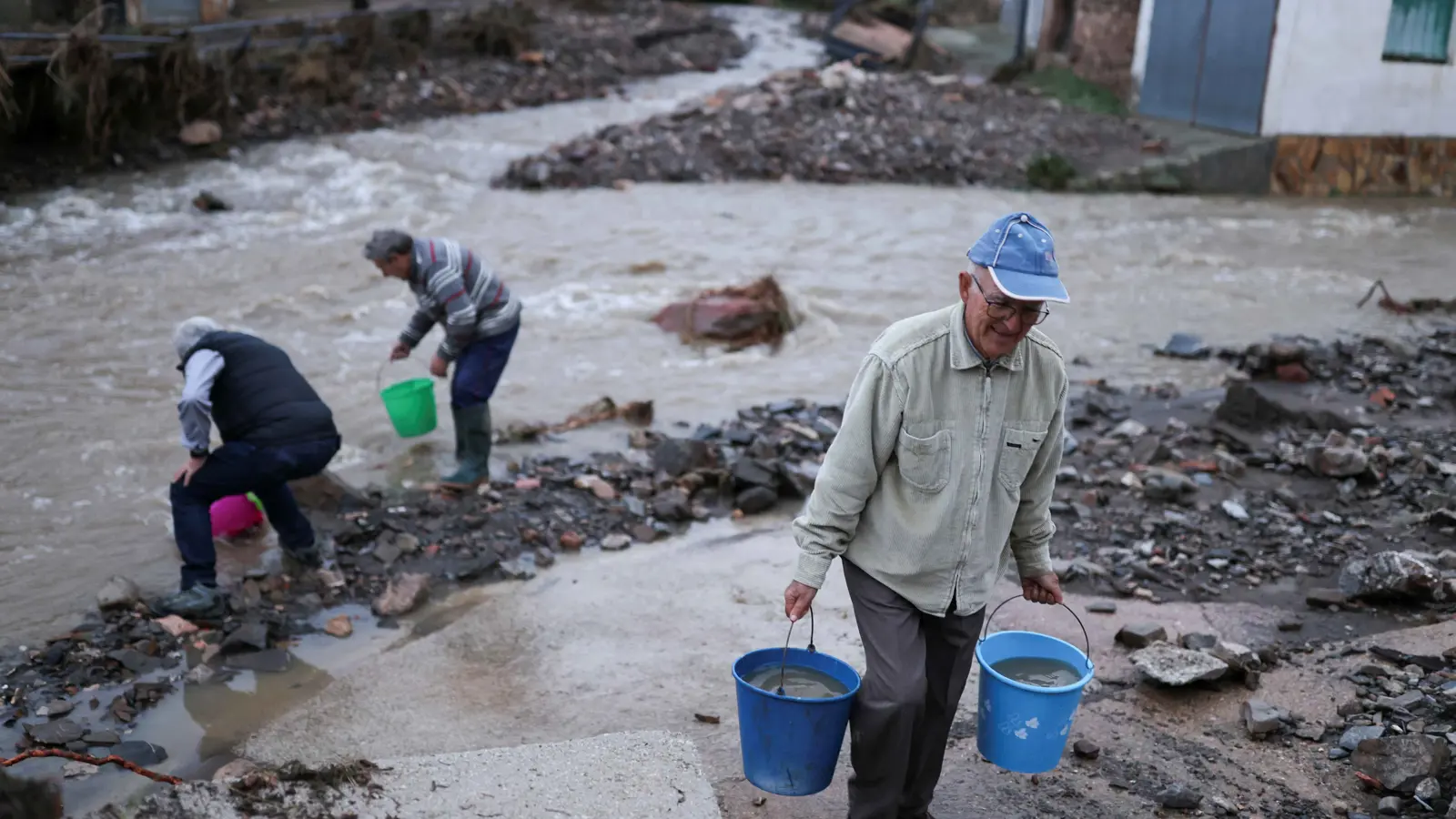 "سيول فالنسيا".. أكبر عملية إنقاذ مع بلوغ الوفيات 211 (فيديو)